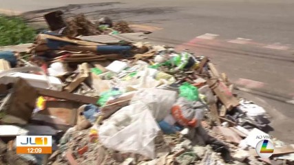 Ponto de descarte irregular de lixo gera reclamações na rua dos Mundurucus, no Jurunas