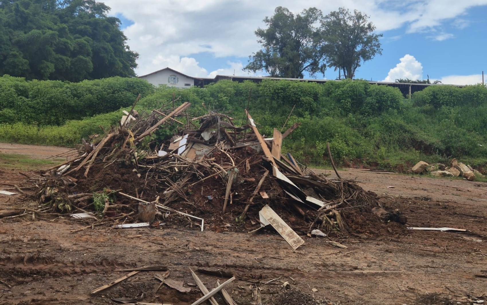 Prefeitura de Santo Antônio do Amparo é multada por descarte irregular de lixo