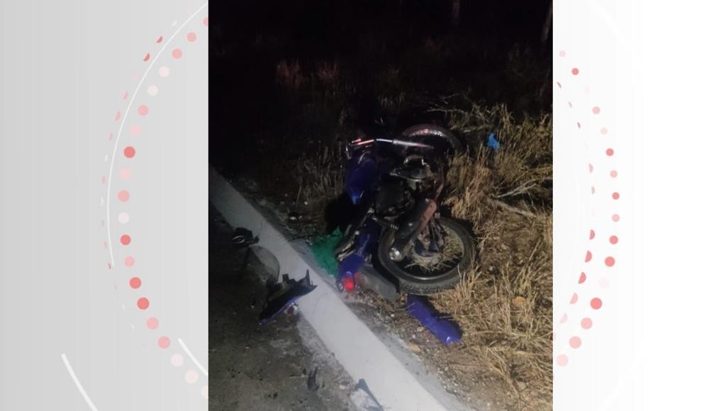 Vaca solta na pista causa acidente entre veículos e deixa uma pessoa morta e outra ferida em Delmiro Gouveia, AL