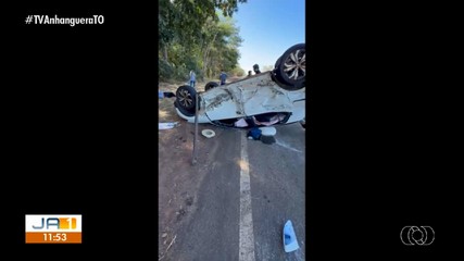 Acidente na BR-242 deixa três feridos
