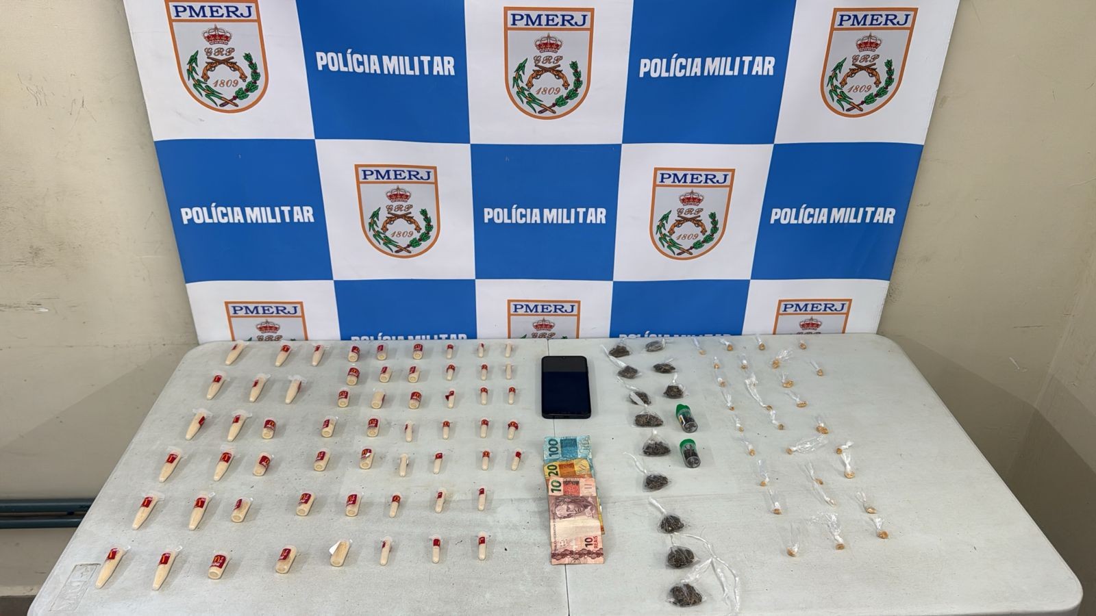 Homem é preso com drogas em Volta Redonda