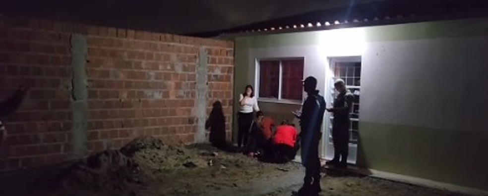 Corpos de mãe e filha foram encontrados no residencial Xique-xique — Foto: Caruaru no Face
