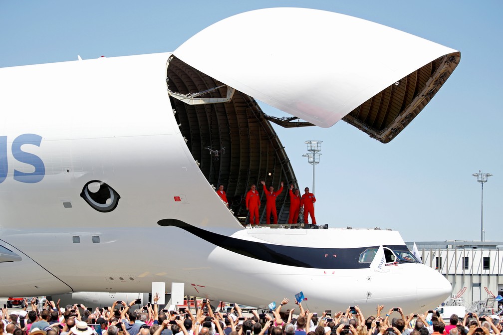 Novo avião gigante da Airbus, Beluga XL faz primeiro voo na França, Mundo