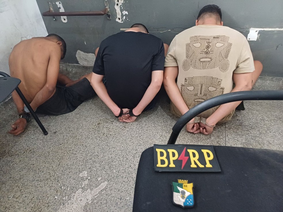 Três homens são presos em Aracaju. Um deles se escondeu em um shopping. — Foto: PM/SE