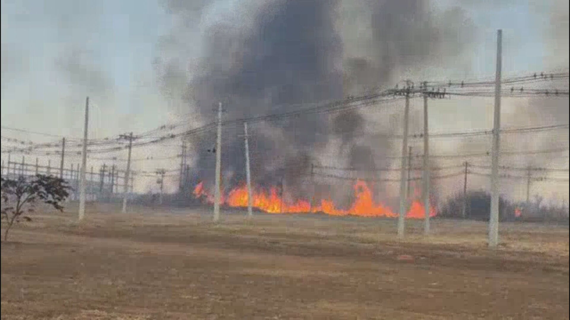 Incêndio no Jardins Mangueiral atinge subestação de energia; VEJA VÍDEO