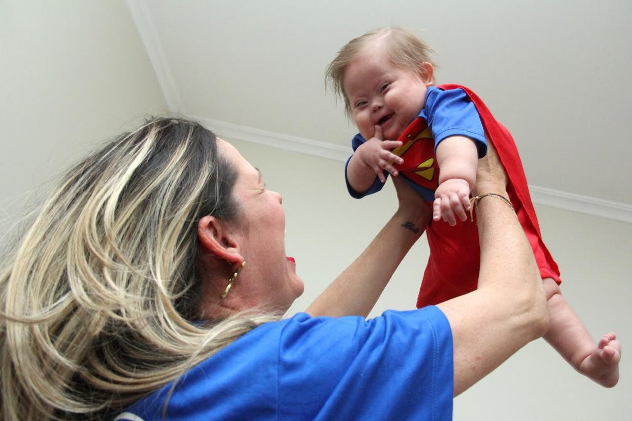 Mãe de 'Super Chico' faz homenagem no dia em que o menino completaria 10 anos: 'Fez nascer coragem onde existia medo'
