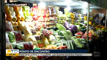 Feira atrai turistas e visitantes que buscam produtos frescos e variedade