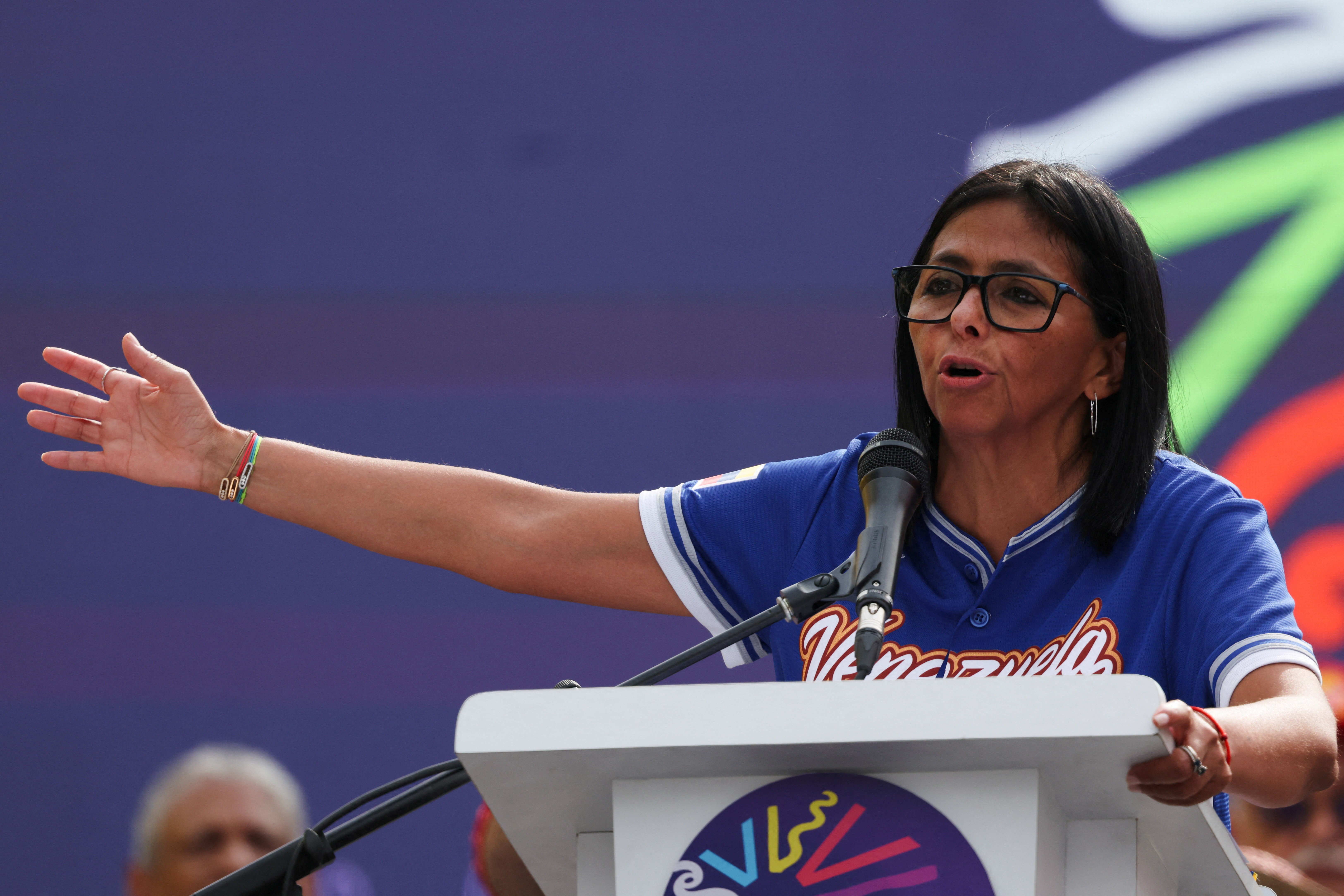 'Não dá para muita coisa': Venezuela aumenta salário para R$ 1.200 e divide opiniões