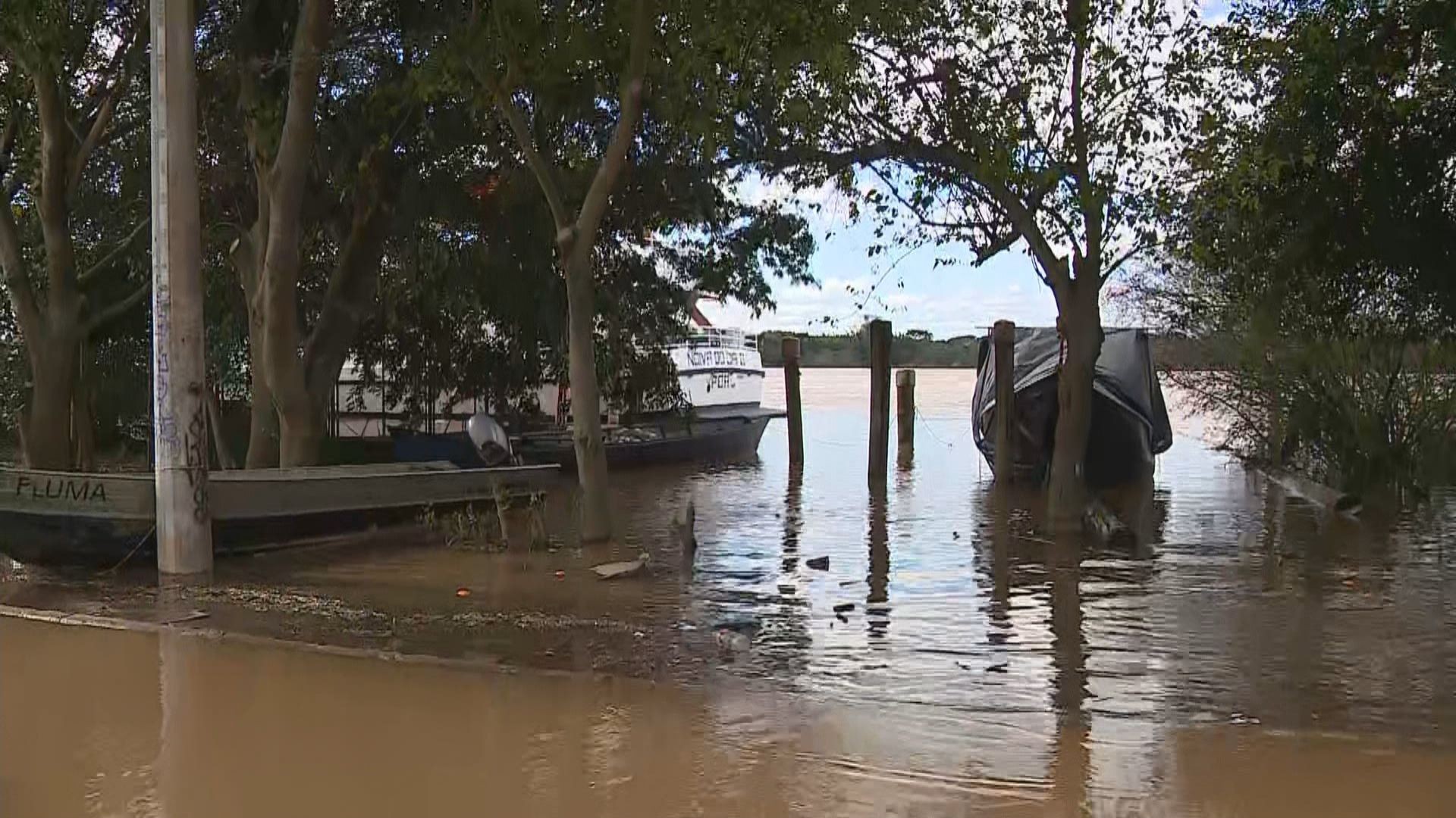 Guaíba sobe durante a madrugada e atinge cota de alerta em Porto Alegre