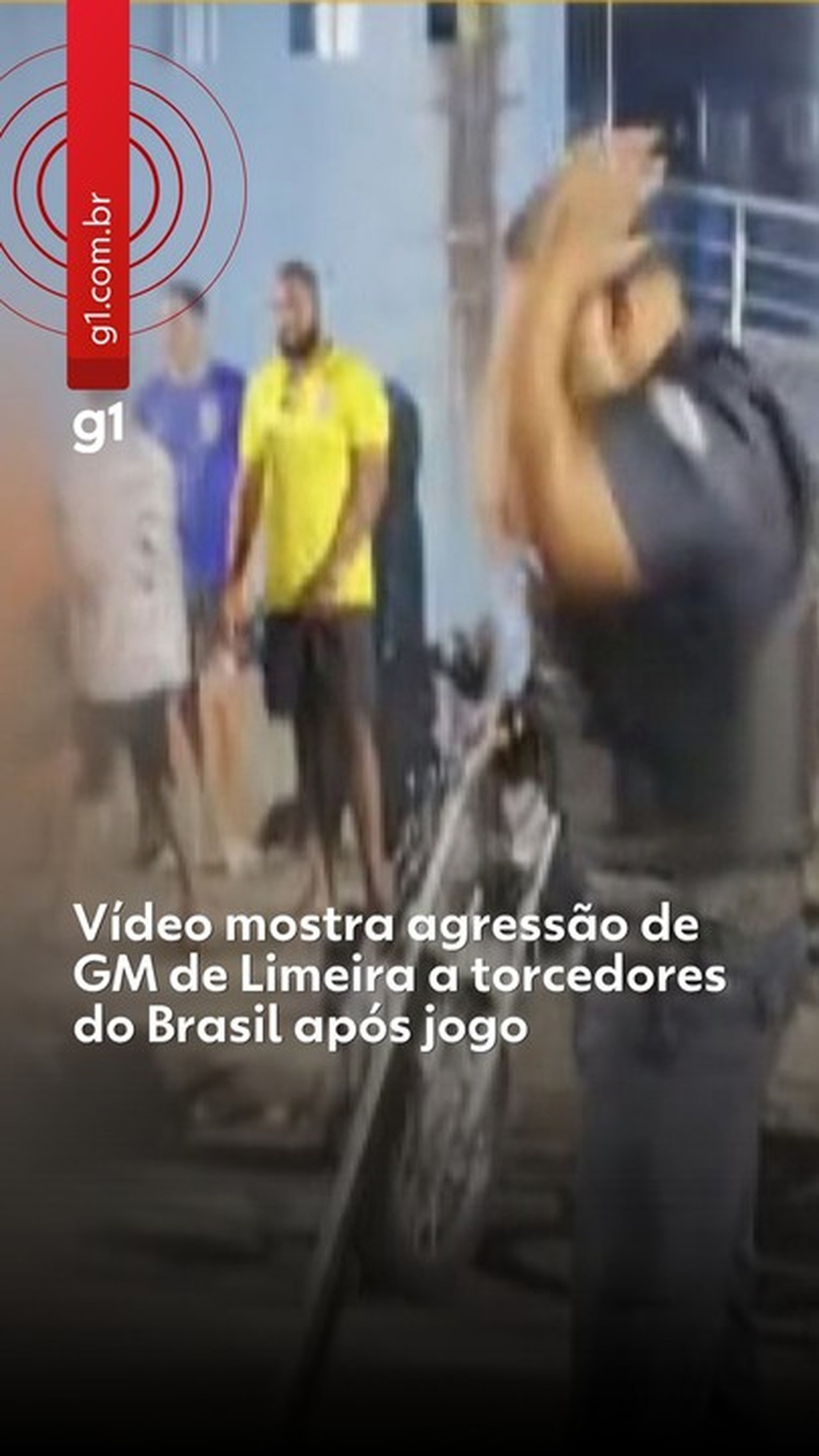 Guarda agride e aponta arma para homem durante comemoração da vitória do Brasil contra Japão; VÍDEO