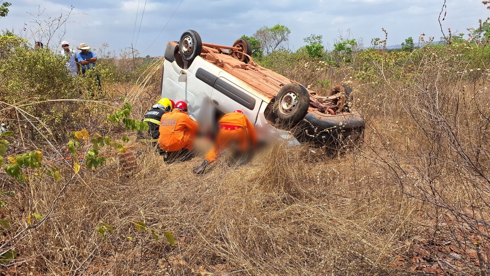 Motorista que morreu em capotamento fazia transporte de carga para supermercado no momento de acidente