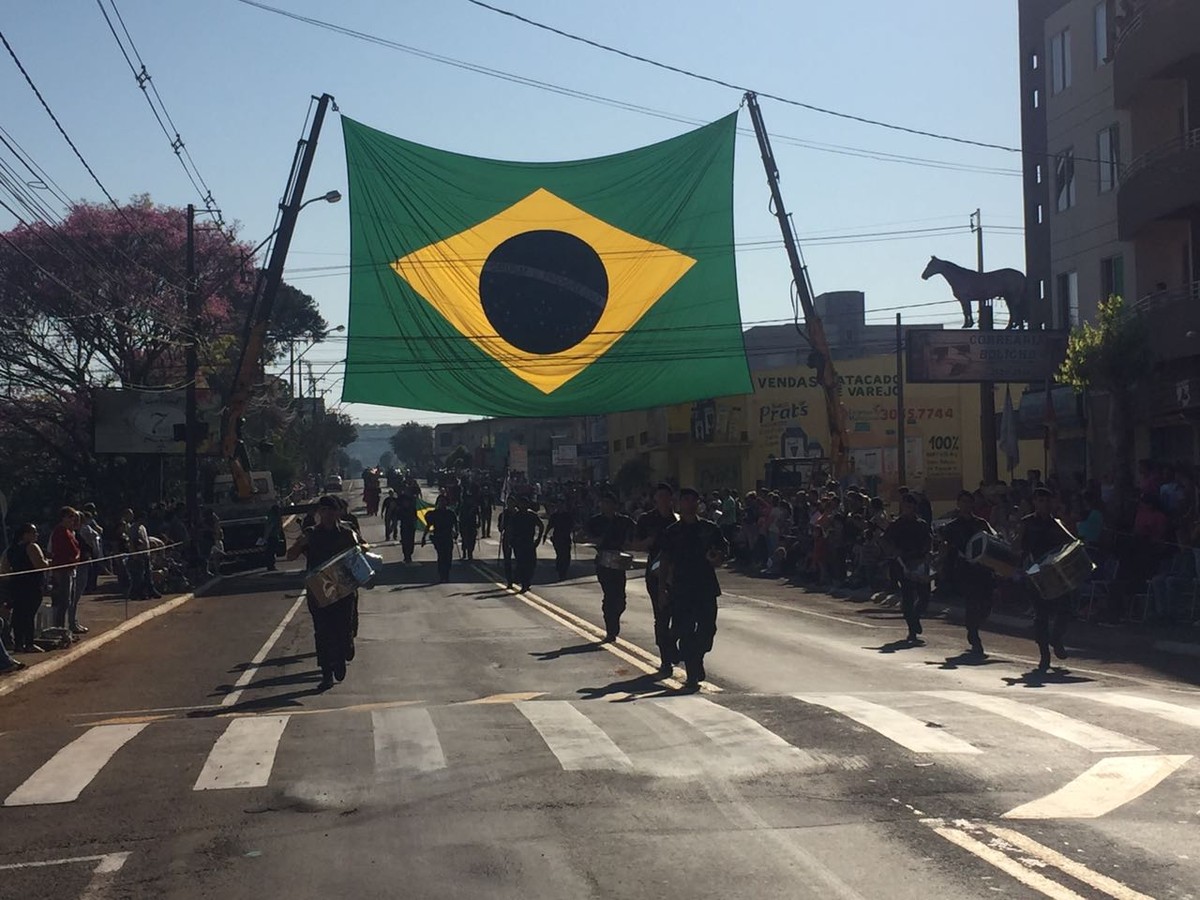 Desfiles em Foz, Francisco Beltrão, Pato Branco, Toledo e Cascavel ...