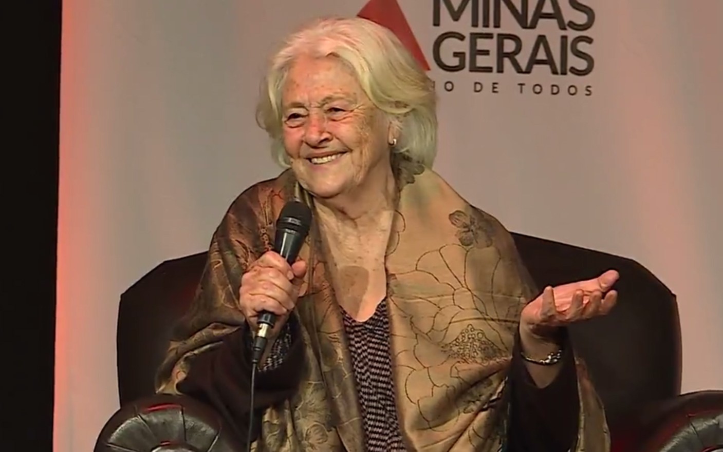 De professora primária à poeta nas redes sociais: como Adélia Prado se reinventa e chega aos 90 anos fazendo sucesso entre gerações