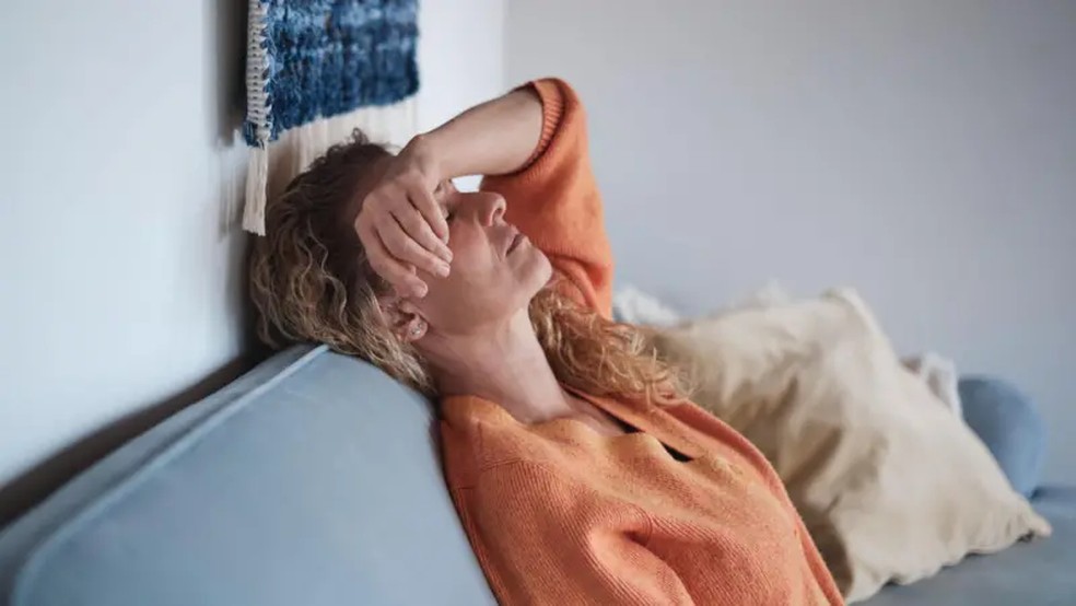A TPMD (Transtorno Disf&oacute;rico Pr&eacute;-Menstrual) pode afetar mulheres em qualquer fase da vida, mas geralmente coincide com per&iacute;odos de altera&ccedil;&otilde;es hormonais significativas &mdash; Foto: Getty Images