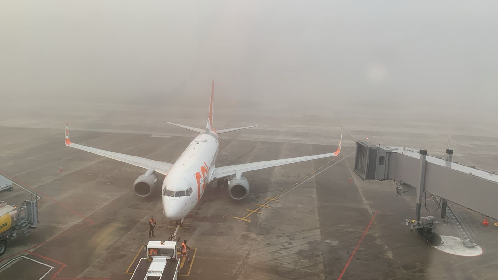 Neblina suspende pousos e decolagens no Aeroporto Salgado Filho, em Porto Alegre