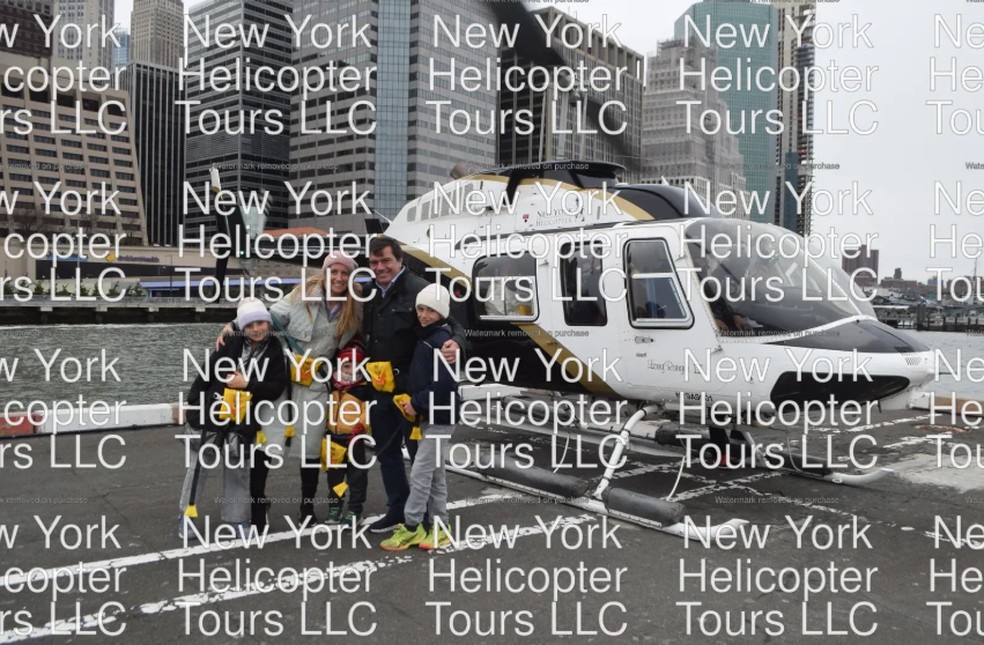 Família que morreu no acidente de helicóptero em Nova York fez registro antes do passeio — Foto: Reprodução/Wayback Machine