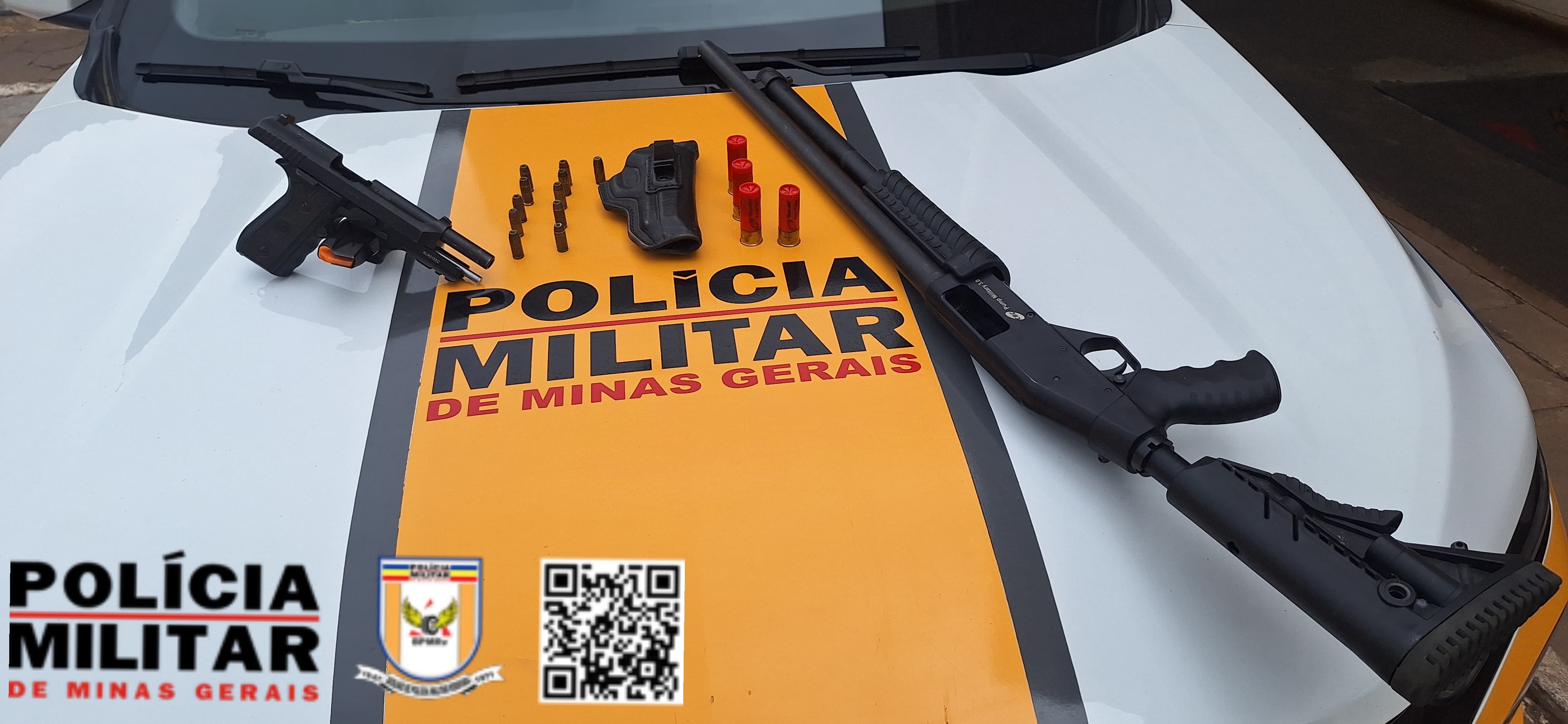 Policiais apreendem duas armas após suspeitarem de manobra brusca feita por motorista ao ver blitz