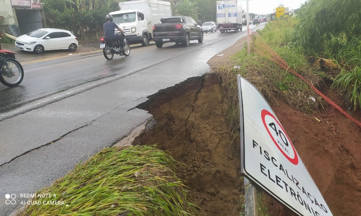 Trecho da BR-101 no recôncavo baiano é parcialmente interditado após fortes chuvas 