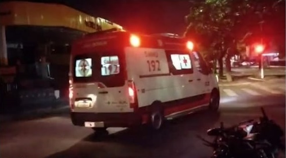 Motorista embriagado provoca acidente entre carro e moto em João Pessoa. — Foto: Reprodução/TV Cabo Branco