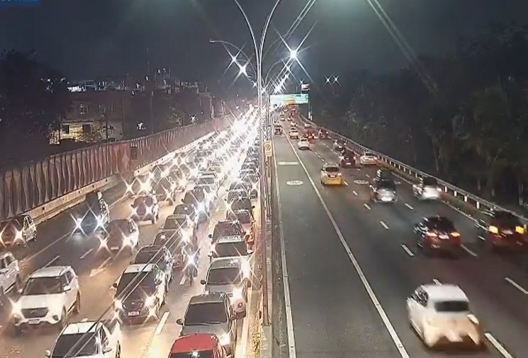 Reflexos de acidente na Ponte Rio-Niterói complicam trânsito em várias vias