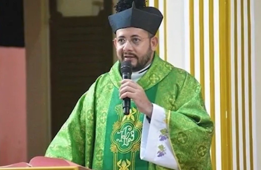 Padre indiciado por importunação sexual é investigado por assediar outra fiel em Penedo, AL