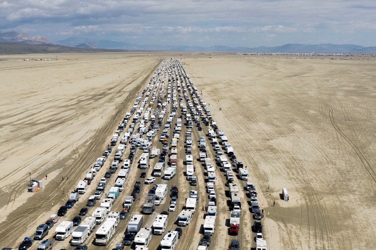Thousands of participants face mud in “exodus” after isolation at the Burning Man Festival |  music