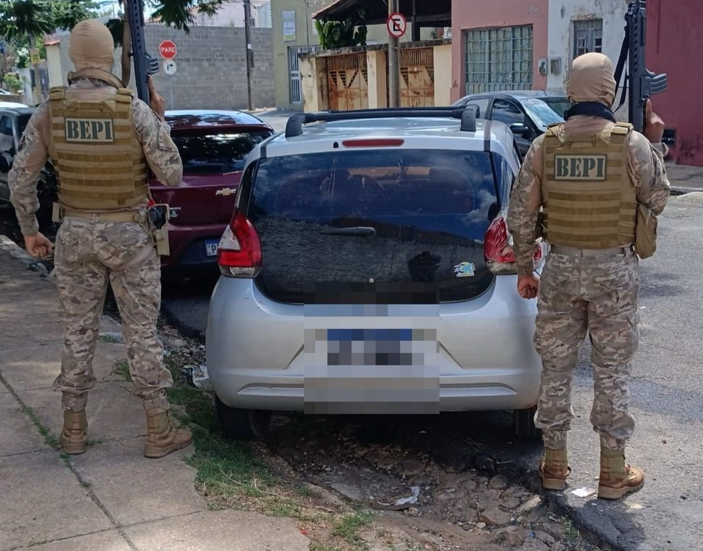 Trio é preso suspeito de roubo de carro na Zona Sul de Teresina — Foto: PM-PI