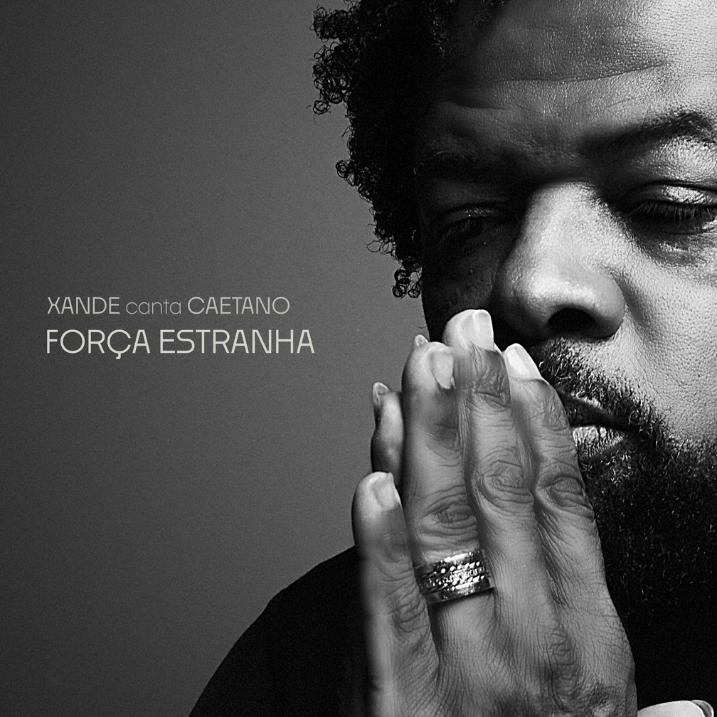 Capa do single ‘Força estranha’, de Xande de Pilares — Foto: Fernando Young com arte de Raul Palmer