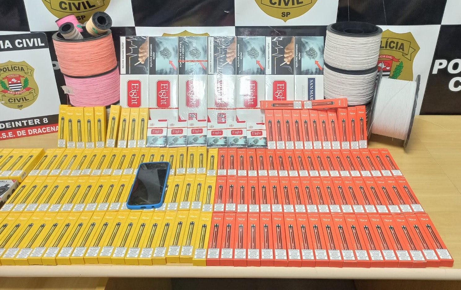 Polícia Civil apreende 160 cigarros eletrônicos em tabacaria suspeita de vender o produto para adolescentes, em Dracena 