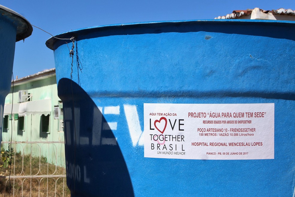 Poço furado no Hospital de Piancó — Foto: Divulgação/Love Together Brasil