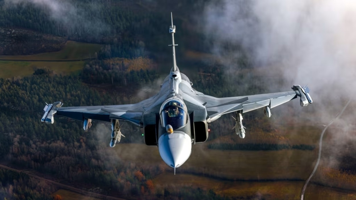 Embraer vai produzir mais 20 caças Gripen no interior de SP