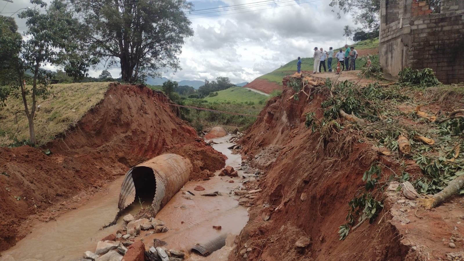 Sobe para 16 o número de cidades em situação de emergência por causa da chuva em MG; 10 estão no Leste de Minas 