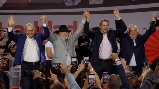 Com presença de Lula, PT lança Haddad para o governo de São Paulo