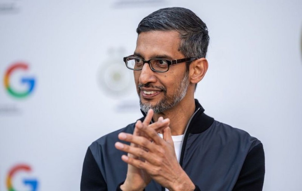 O promotor que abriu a sessão na terça-feira (12/9) mostrou um vídeo em que Sundar Pichai, CEO do Google e da Alphabet, pedia que o histórico de um determinado chat fosse desativado — Foto: GETTY IMAGES