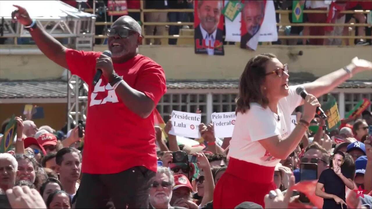 Em primeiro discurso de campanha, Lula exalta trajetória pessoal e promete combate ao crime organizado