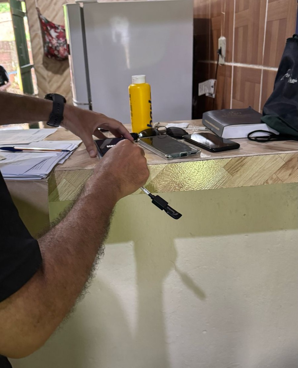 Polícia Federal cumpre mandado do Sertão do Estado contra homem de 22 anos. — Foto: Polícia Federal