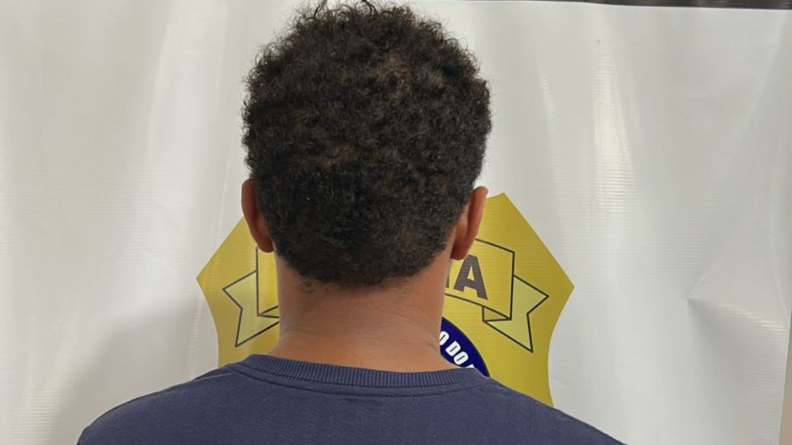 Homem é preso em flagrante, paga fiança e é liberado após atingir criança com autismo em Belém