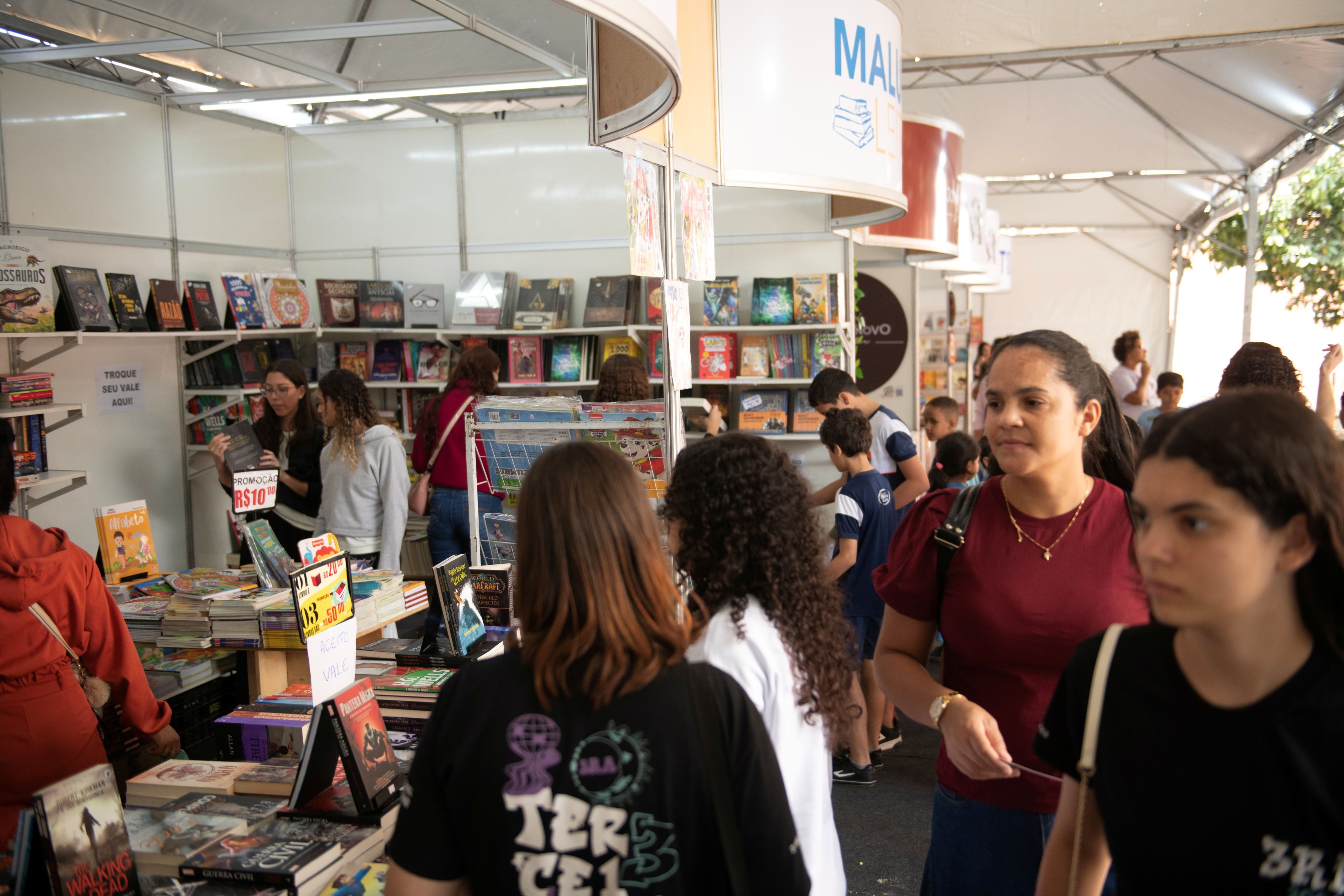 Salão do Livro começa nesta terça (4) em Ipatinga com teatro, oficinas e feira literária