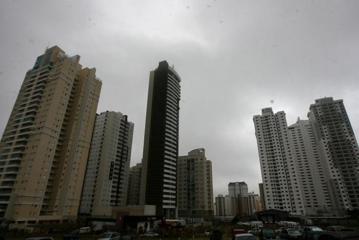 Ar frio de origem polar deve derrubar temperaturas e pode trazer chuva para Goiás nos próximos dias, diz Cimehgo