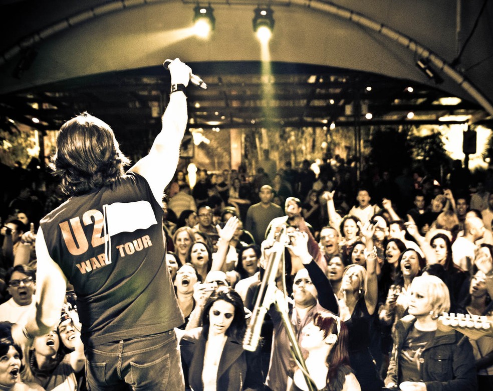 Banda U2 One Love — Foto: Marcelo Crelece