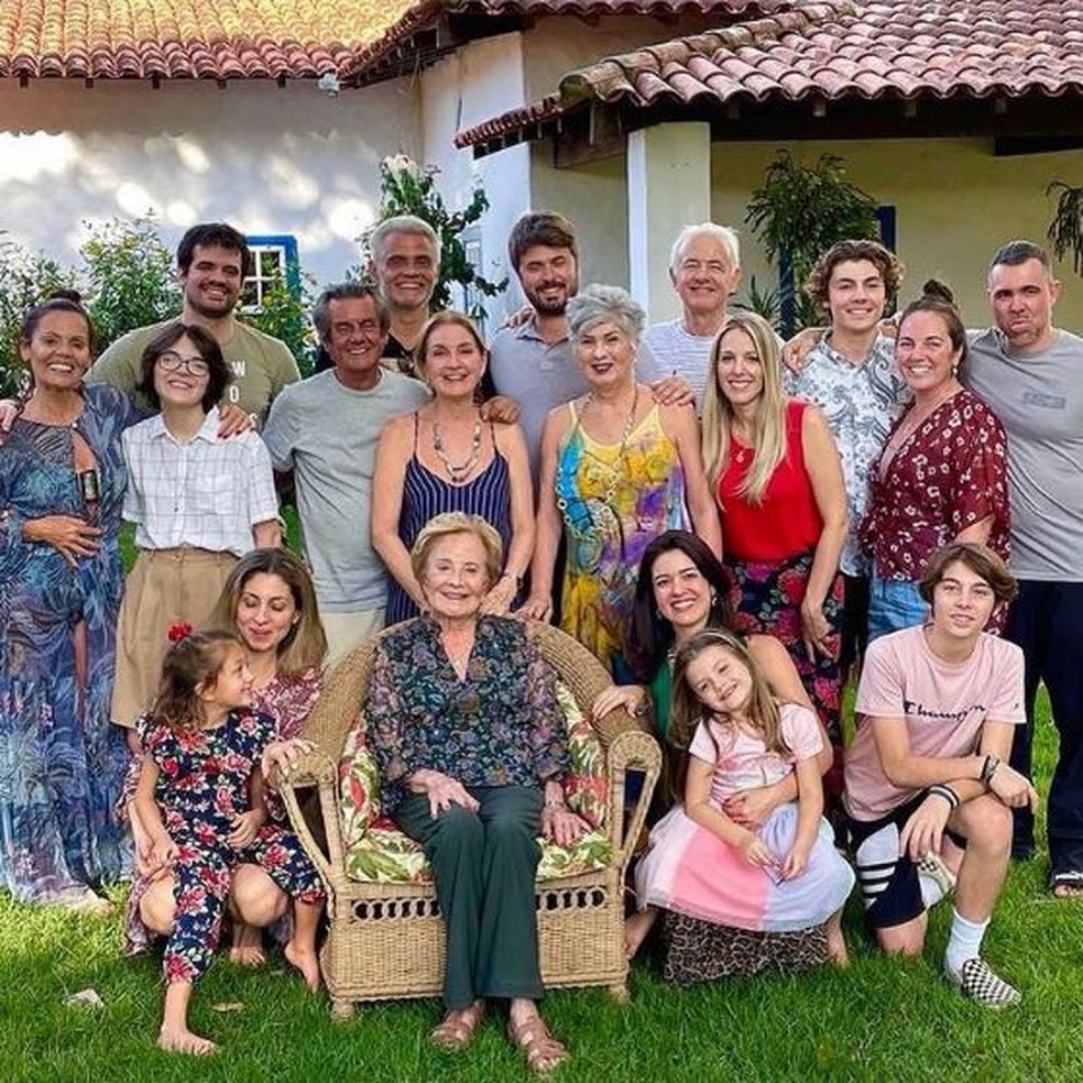 Família de Tarcísio Meira se reúne no Natal em fazenda onde ator vivia: 'Sol sempre volta a brilhar', diz nora | G1