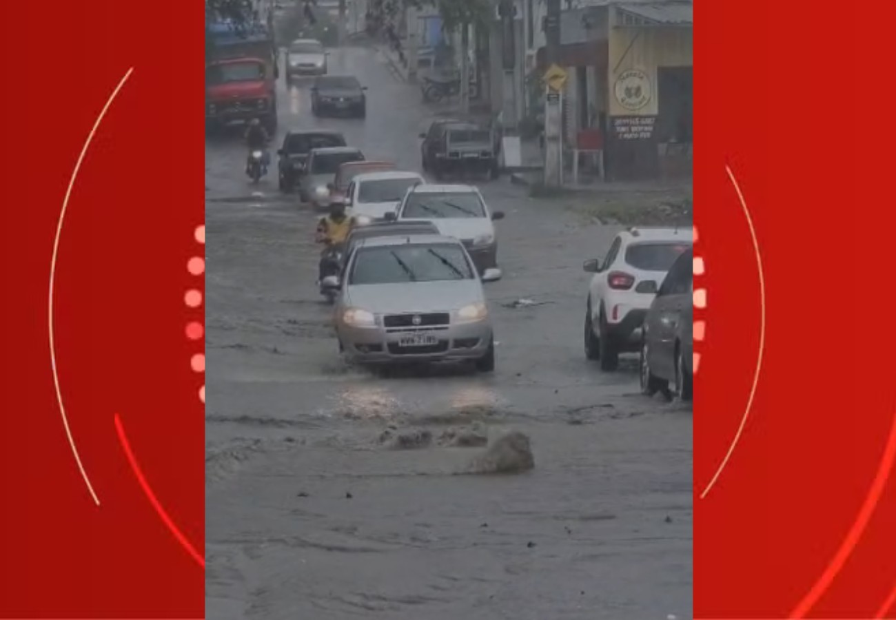 Chuva provoca alagamentos em ruas de Caruaru; veja locais e volume acumulado