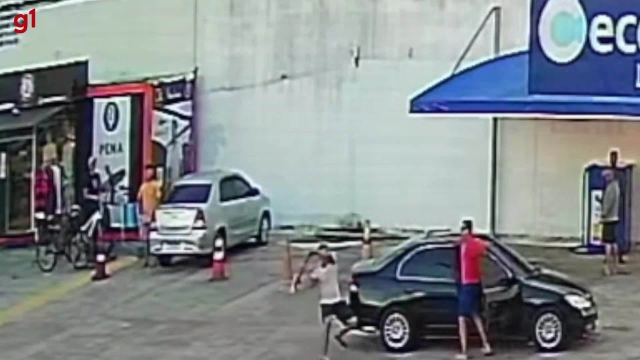 VÍDEO: cabo da PM é agredido com peça de concreto durante confusão em posto de combustíveis, em Vila Velha