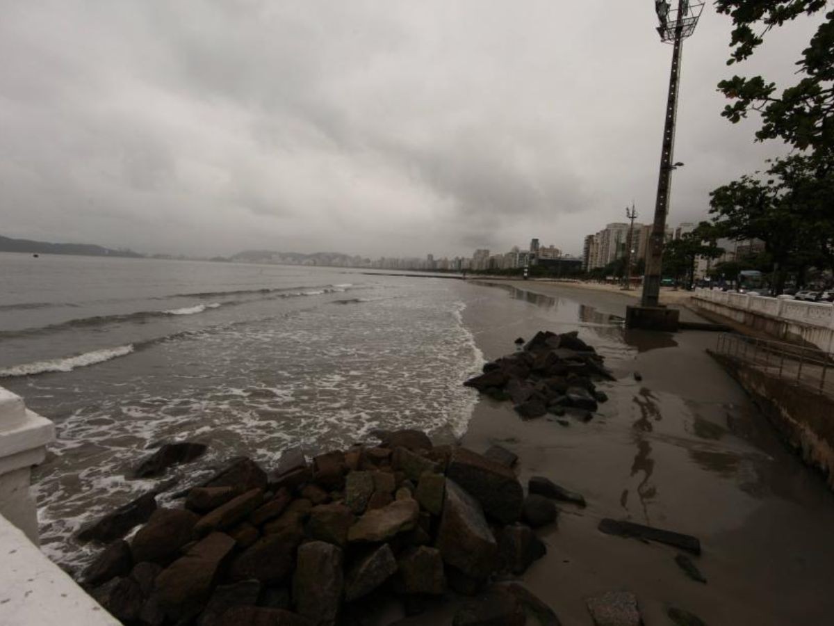 Fim de semana terá sol, temperaturas amenas e chuvas rápidas em Santos; confira a previsão