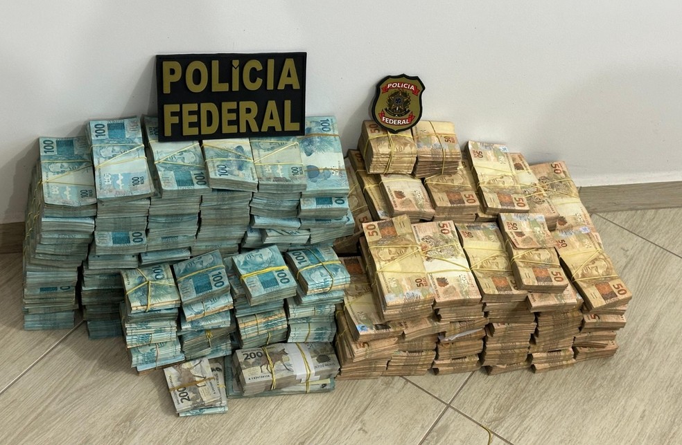 Dinheiro apreendido pela Polícia Federal com servidor da Prefeitura de São Bernardo do Campo, na Grande SP. — Foto: Divulgação/PF