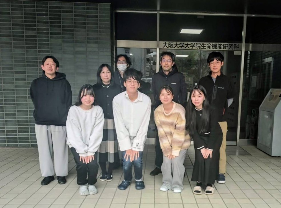 Grupo de pesquisa em Osaka que fez o estudo — Foto: Reprodução/Makoto Tachiban