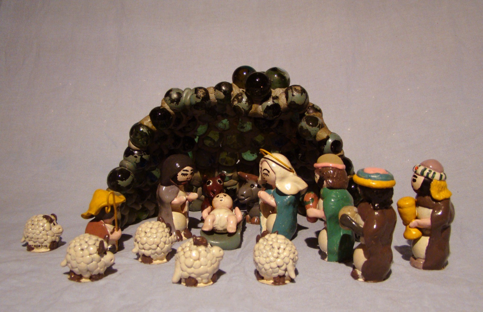 Presépios de bolinha de gude, massa de pão, caixa de fósforo e conchas: confira obras curiosas em exposição em Juiz de Fora 