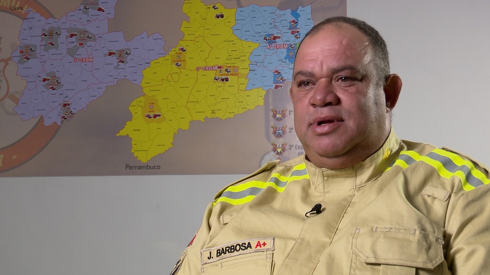 Policial militar Gilson José Barbosa, hoje lotado no Corpo de Bombeiros, ainda lembra do momento em que entrou na residência e primeiras impressões sobre o crime. — Foto: Reprodução/TV Cabo Branco