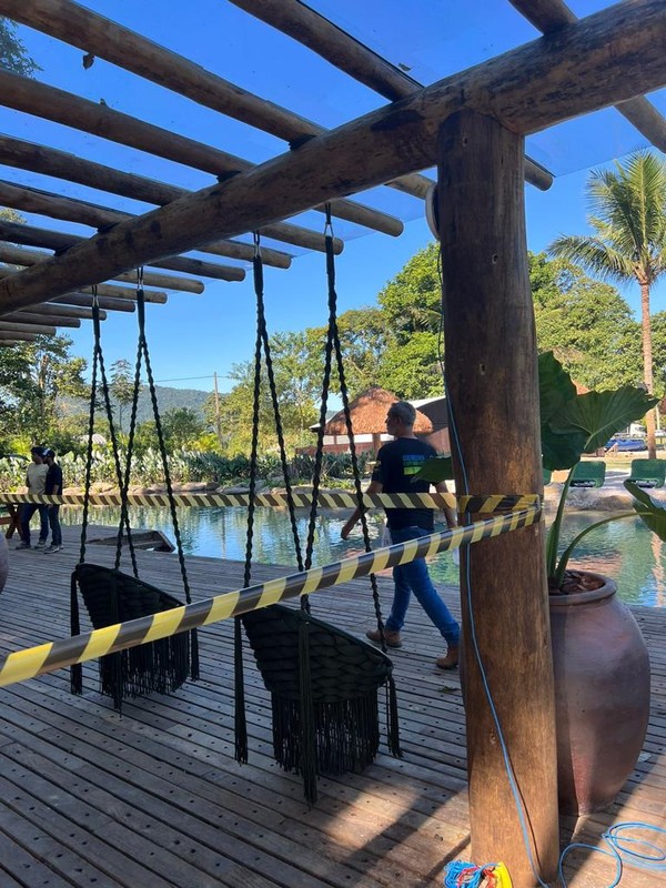 Algumas áreas da construção foram isoladas pela Secretaria de Meio Ambiente de Mangaratiba — Foto: Divulgação