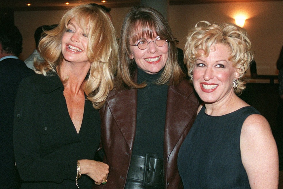 Diane Keaton com as colegas de 'O clube das desquitadas' Goldie Hawn (à esq) e Bettle Midler, em 1996 — Foto: Frank Wiese/AP